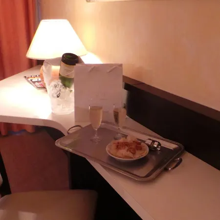 Hotell The Originals City, Galaxie, Aeroport 3*