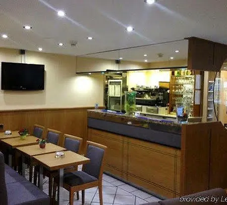 Hotell The Originals City, Galaxie, Aeroport Saint-Laurent-du-Var