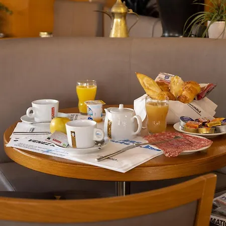 Hotel The Originals City, Galaxie, Aéroport 3*