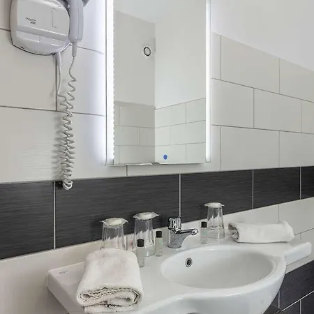 The Originals City, Galaxie, Aéroport Hotel 3*
