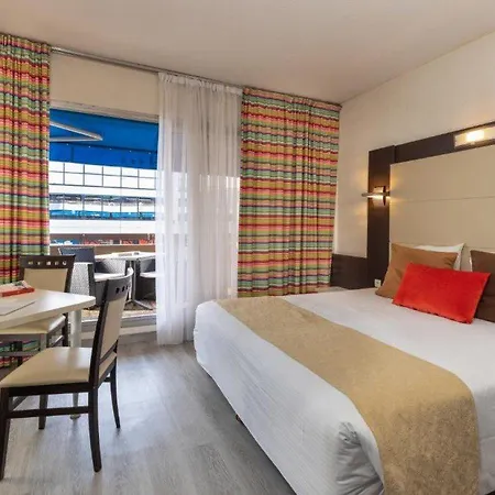 Hotel The Originals City, Galaxie, Aéroport 3*