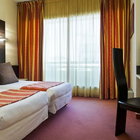 Otel The Originals City, Galaxie, Aeroport Saint-Laurent-du-Var