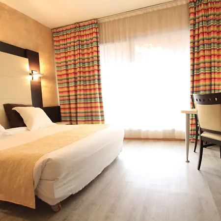 Otel The Originals City, Galaxie, Aeroport Saint-Laurent-du-Var