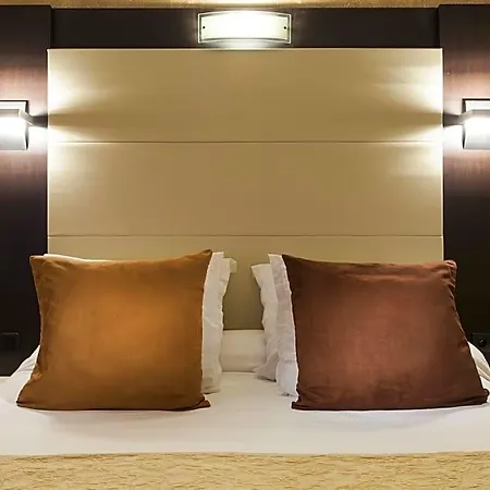 The Originals City, Galaxie, Aéroport Hotel 3*