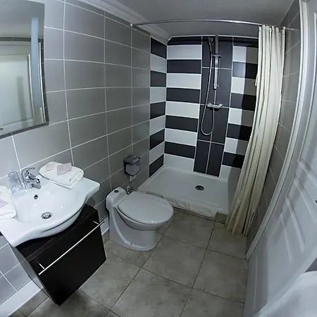 Hotel The Originals City, Galaxie, Aéroport 3*